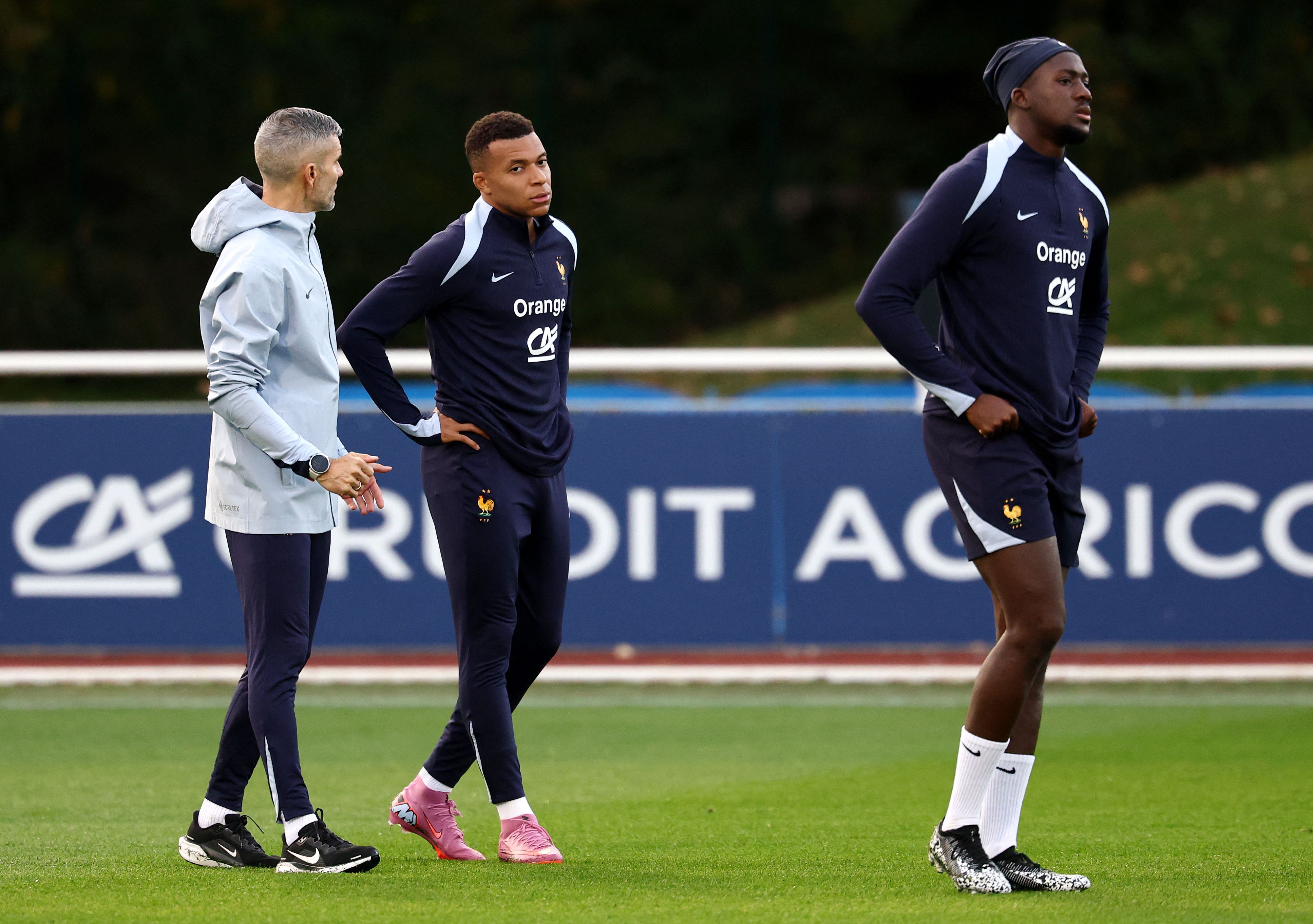 包含法国杯今晚再迎强敌,上海海港刷新队史纪录,主帅态度:球迷炸锅,训练强度明显提升的词条 包含法国杯今晚再迎强敌,上海海港刷新队史纪录,主帅态度:球迷炸锅,训练强度明显提升的词条